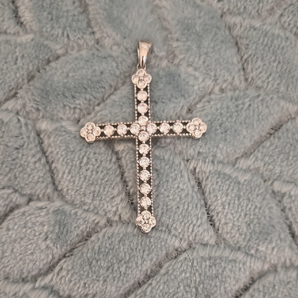 Elegant 9.25 Sterling Silver Cross Pendant Necklace
